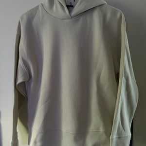 Sudadera color crema de la marca Zara